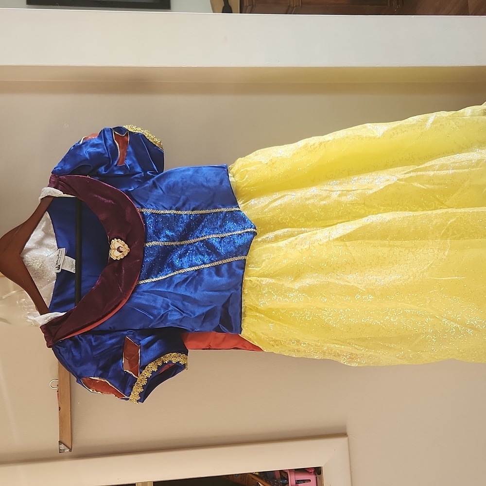 Disney parks exclusive snow white